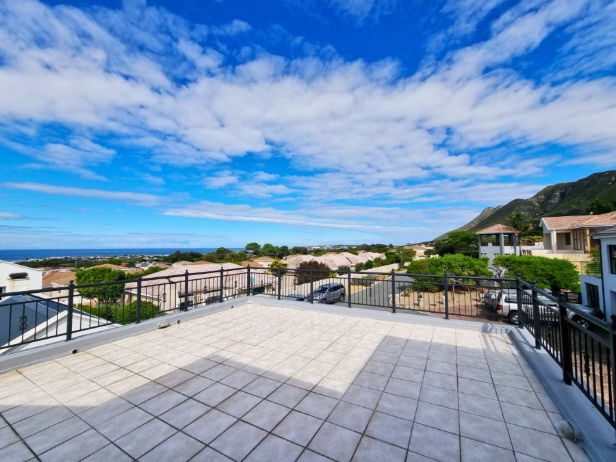 5 Bedroom Property for Sale in Chanteclair Western Cape